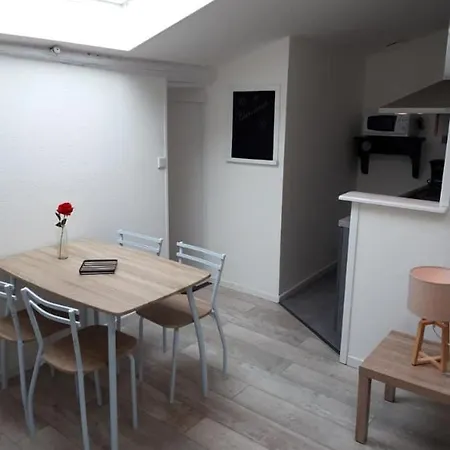 Du College Apartment *